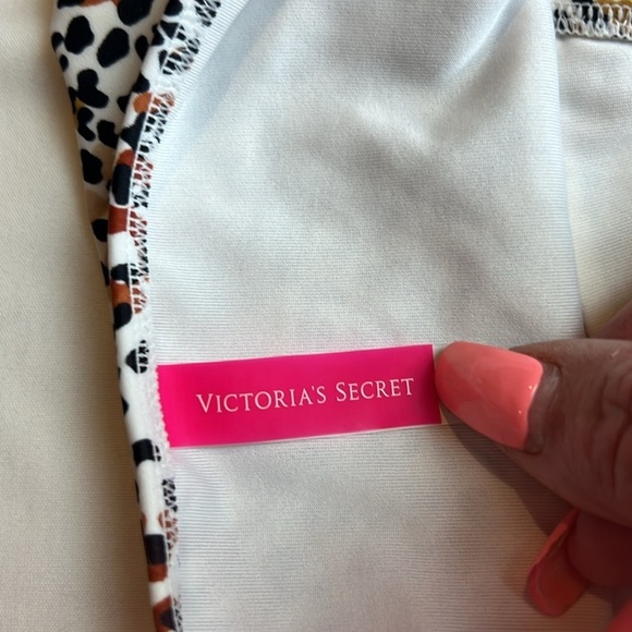 Victoria’s Secret leopard bikini bottom, bathing suit size medium - Picture 3 of 4